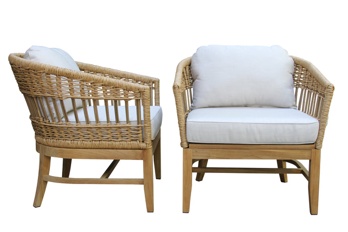 Two club chairs made of teak and wicker with white cushions, featuring aluminum frames and resin footpads.